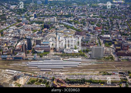 Luftbild, Hauptbahnhof Hbf mit Gleisen und Bahnsteigen, Deutsches Fußballmuseum Gebäude, Innenstadtansicht, City, Dortmund, Ruhrgebiet, Nordrhein-Westfalen, Deutschland ACHTUNGxMINDESTHONORARx60xEURO *** vue aérienne, gare centrale Hbf avec pistes et quais, bâtiment du Musée allemand du football, vue centre-ville, ville, Dortmund, Ruhr, Rhénanie du Nord-Westphalie, Allemagne ATTENTIONxMINDESTHONORARx60xEURO Banque D'Images