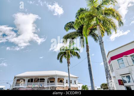 Basseterre, St Kitts-et-Nevis - 28 mars 2028 : curiosités le long des rues et du quartier commerçant de la ville portuaire de Basseterre à Saint-Kitts-et-Nevis Banque D'Images