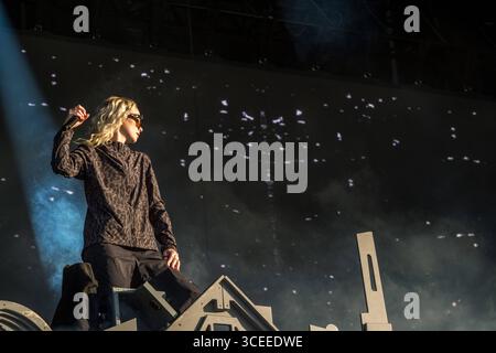 Dritter und letzter Tag vom Highfield Festival 2025 AM Störmthaler See à Großpösna, Saxe. DAS Beliebte Open-Air-Musikfestival lockt tausende Besucher mit Live-Musik, Sommerflair und dem markanten Riesenrad, das in diesem Jahr von einem neuen Betreiber betrieben wird, nachdem das Riesenrad im Vorjahr durch einen Brand beschädigt wurde. Hier die deutsche Sängerin und Schauspielerin Paula Hartmann Highfield 2025 Tag 3 *** troisième et dernier jour du Highfield Festival 2025 à Störmthaler See à Großpösna, Saxe le populaire festival de musique en plein air attire des milliers de visiteurs avec de la musique live, su Banque D'Images