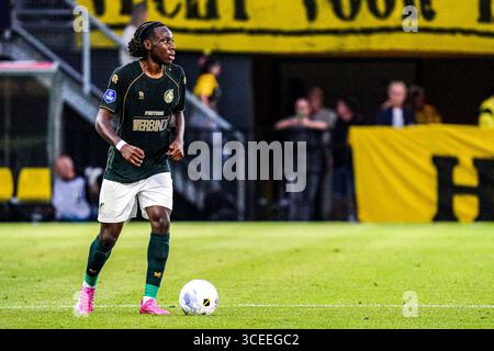 Breda, pays-Bas. 17 août 2025. BREDA, PAYS-BAS - 17 AOÛT : Ryan Fosso de Fortuna Sittard dribble lors du match néerlandais Eredivisie entre le NAC Breda et Fortuna Sittard au Rat Verlegh Stadion le 17 août 2025 à Breda, pays-Bas. (Photo de Gabriel Calvino Alonso/Orange Pictures) crédit : Orange pics BV/Alamy Live News Banque D'Images