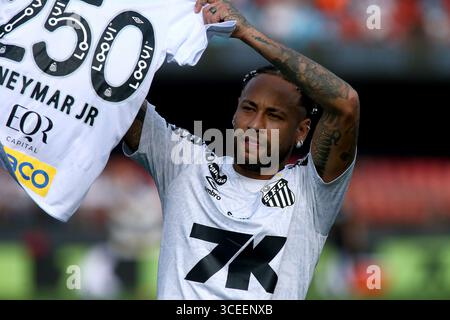 Sao Paulo, Brésil. 17 août 2025. SP - SAO PAULO - 08/17/2025 - BRÉSIL A 2025, SANTOS x VASCO - Neymar, joueur de Santos, lors du match contre Vasco au stade Morumbi pour le championnat brésilien A 2025. Photo : Mauricio de Souza/AGIF crédit : AGIF/Alamy Live News Banque D'Images