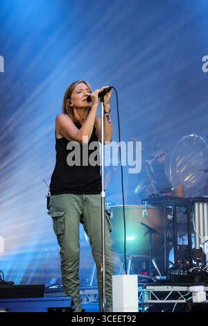 Brecon Beacons, pays de Galles, Royaume-Uni. 17 août 2025. Beth Gibbons se produit au Green Man Festival le dimanche 17 août. Photo : Jill O'Donnell/Alamy Live News crédit : Jill ODonnell/Alamy Live News Banque D'Images