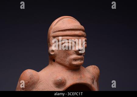 Art précolombien antique : figure en terre cuite du Costa Rica Banque D'Images