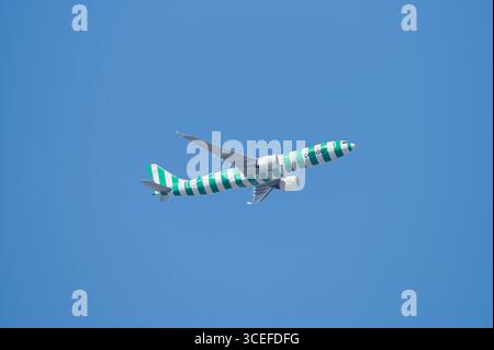 Condor A330 avec des rayures vertes et blanches au-dessus de Mayence-Hechtsheim, peu avant l'atterrissage à Francfort-sur-le-main Banque D'Images