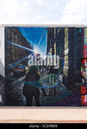 Murale de Dan Kitchener d'une scène de rue dans Art Alley à Sawyer Yards, Houston, Texas. La murale fait partie du programme Big Walls, Big Dreams. Banque D'Images