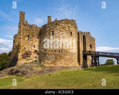 Le château de Dirleton, Dirleton, East Lothian, Royaume-Uni, a été construit autour du 13ème siècle et se trouve à 2 miles à l'ouest de North Berwick. Il est maintenant entouré de Beauthfu Banque D'Images