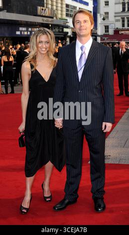 Tom Vaughan et invité à la première du film britannique « What Happens in Vegas » qui s'est tenue à l'Odeon Leicester Square à Londres, le 22 avril 2008 Banque D'Images