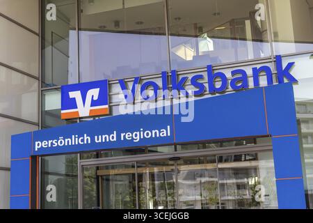 Volksbank Karlsruhe. Bâtiment de banque moderne avec le logo de la banque. Karlsruhe, Bade-Wuertemberg, Allemagne Banque D'Images
