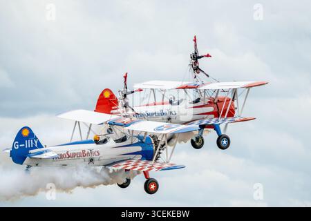 IWM Duxford Summer Airshow Aerosuperbatic Wing Walkers Banque D'Images