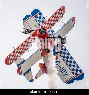 IWM Duxford Summer Airshow Aerosuperbatic Wing Walkers Banque D'Images