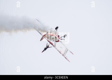 IWM Duxford Summer Airshow Aerosuperbatic Wing Walkers Banque D'Images