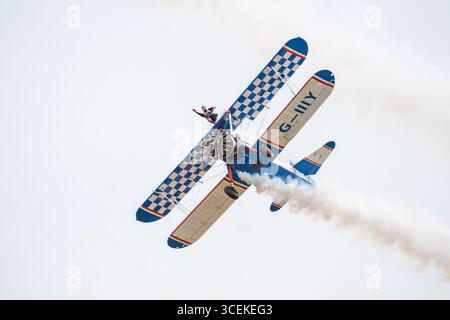IWM Duxford Summer Airshow Aerosuperbatic Wing Walkers Banque D'Images