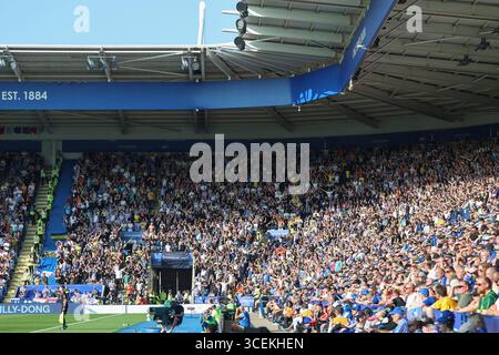Leicester, Royaume-Uni. 10 août 2025. Mercredi fans chantant pendant le match Leicester City FC v Sheffield mercredi FC Sky Bet Championship au King Power Stadium, Leicester, Angleterre, Royaume-Uni le 10 août 2025 crédit : Phil Duncan/Every second Media crédit : Every second Media/Alamy Live News Banque D'Images