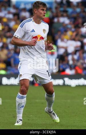 Leeds, Royaume-Uni. 02 août 2025. Leeds United Jaka Bijol (15 ans) lors du match amical de pré-saison Leeds United FC contre Villarreal CF à Elland Road, Leeds, Angleterre, Royaume-Uni le 2 août 2025 crédit : Lee Keuneke/Every second Media crédit : Every second Media/Alamy Live News Banque D'Images