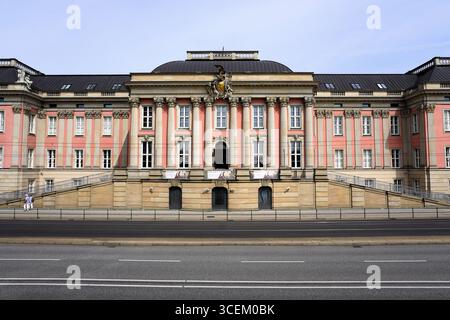 Le palais de Potsdam (Potsdamer Stadtschloss) abrite le parlement de Brandebourg sur la place du vieux marché dans un bâtiment baroque historique. Banque D'Images