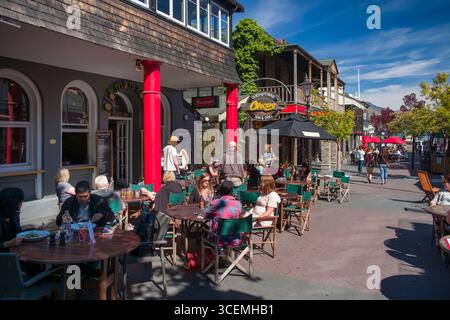 Boutiques et restaurants le long de Mall Street, Queenstown, Otago, île du Sud, Nouvelle-Zélande Banque D'Images
