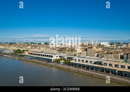 Quai des marques shopping centre le long des rives de la Garonne, Bordeaux, Gironde, Aquitaine, France Banque D'Images