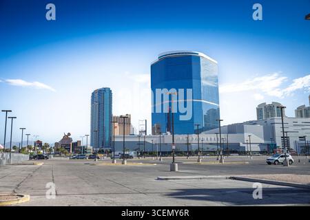 LAS VEGAS, 21 AOÛT 2024 : Fontainebleau Las Vegas depuis un parking à proximité. Fontainebleau Las Vegas est un casino et un hôtel sur le Strip de Las Vegas. Banque D'Images