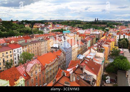 Vue sur la ville de Prague avec vue aérienne sur le quartier de Nusle. Paysages urbains de Prague, République tchèque. Banque D'Images