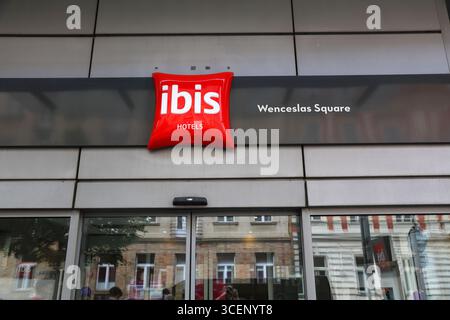 PRAGUE, RÉPUBLIQUE TCHÈQUE - 5 MAI 2024 : ibis Hotel à Prague, République tchèque. La chaîne hôtelière ibis budget fait partie de Accor Hotels. Banque D'Images