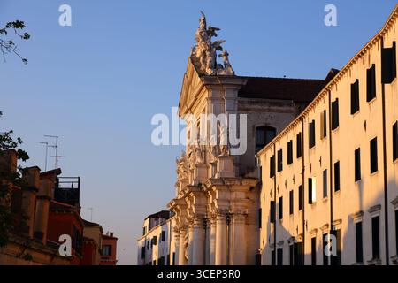 Église de Santa Maria Assunta, connue sous le nom de I Gesuiti, située dans le sestiere Cannaregio de Venise, Italie. Banque D'Images