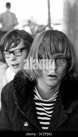 Deux fans de Rolling Stones au concert à Messehallen, 24 juin 1965 – Skøyen, Oslo, Norvège. Photo de Øderud Banque D'Images