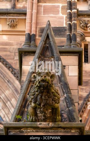 Grotesque 9 sur la cathédrale de Lichfield dans le Staffordshire Banque D'Images