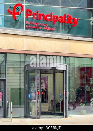 Cardiff, pays de Galles, Royaume-Uni - 16 juillet 2025 : vue extérieure de face de l'entrée du siège de la Principality Building Society dans le centre-ville de Cardiff Banque D'Images