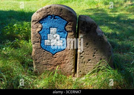 La pierre limite non. 22 dans un lieu historique. Parc Lange Erlen, Riehen/Weil am Rhein, frontière Suisse-Allemagne. Banque D'Images