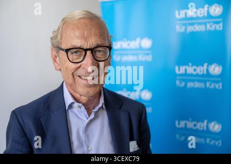 Berlin, Allemagne. 19 août 2025. Georg Graf Waldersee, Président du Conseil d'administration de l'UNICEF Allemagne, est présent dans un bureau de l'UNICEF. Crédit : Christophe Gateau/dpa/Alamy Live News Banque D'Images
