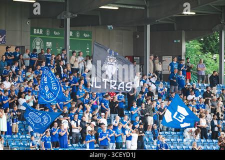 Lyngby, Danemark. 19 août 2025. Les fans de football de Lyngby BK vus sur les gradins lors du match de Betinia Liga entre Lyngby BK et Hilleroed au Lyngby Stadion à Lyngby. Crédit : Gonzales photo/Alamy Live News Banque D'Images