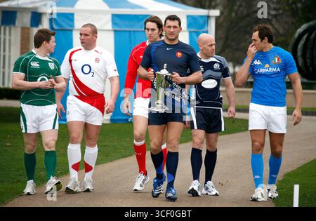 Phil Vickery, Simon Webster, Ryan Jones, Brian O'Driscoll, Sergio Parisse et Lionel Nallet lors d'un appel photo pour le tournoi de rugby des six Nations, Londres, le 23 janvier 2008 Banque D'Images