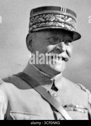 Photographie de 1930 des généraux Dosse, Linard et Gougin (de gauche à droite) lors de manœuvres militaires à Modane le 3 septembre 1930. La photo a été prise par Agence Rol. Banque D'Images