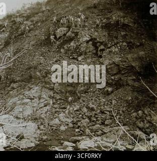 Cette photographie, prise en mars 1918, montre la région de bifur d'arbre-Noir dans la vallée de la Kodza, en Grèce, pendant la campagne macédonienne de la première Guerre mondiale. L'image met en évidence la construction ou les activités militaires le long de la 60e route et l'attaque d'un éperon important dans la région. Banque D'Images