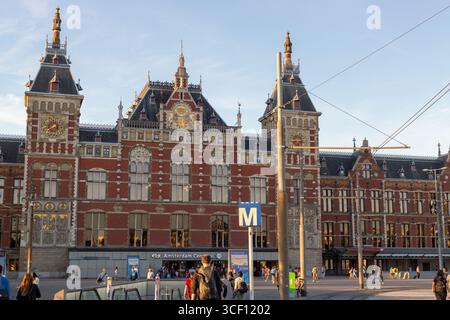 Amsterdam, pays-Bas - 02 juillet 2018 : la façade de la gare d'Amsterdam Banque D'Images