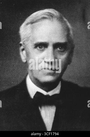 Cette image de 1928 montre Sir Alexander Fleming, le bactériologiste écossais qui a découvert la pénicilline, une avancée révolutionnaire en médecine. Banque D'Images