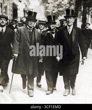 Georges Clemenceau, homme politique français (1841-1929), est photographié avec le premier ministre britannique Lloyd George et le président américain Woodrow Wilson lors de pourparlers de paix à Paris, 1919. Banque D'Images