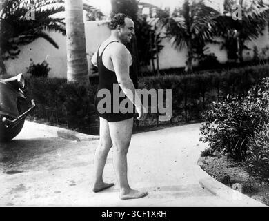 Le gangster de la mafia Al Capone, vêtu d'un maillot de bain, capturé sur une photographie inconnue le 30 novembre 1921. Banque D'Images