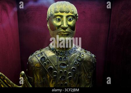 France, Puy-de-Dôme, Parc naturel régional des volcans d'Auvergne, massif des Monts Dore, Saint-Nectaire, église Saint-Nectaire du XIIe siècle, buste de Saint-Nectaire Banque D'Images