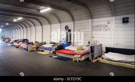 Camp de sans-abri dans le passage souterrain près de Theresienwiese à Ludwigsvorstadt-Isarvorstadt à Munich. Banque D'Images