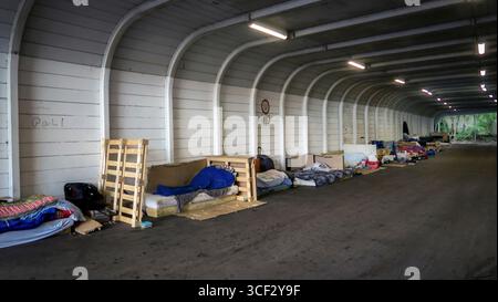 Camp de sans-abri dans le passage souterrain près de Theresienwiese à Ludwigsvorstadt-Isarvorstadt à Munich. Banque D'Images
