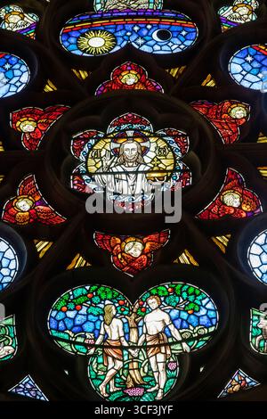 Angleterre, Somerset, Bath, église Saint-Jean l'évangéliste, vitrail représentant Jésus-Christ Banque D'Images
