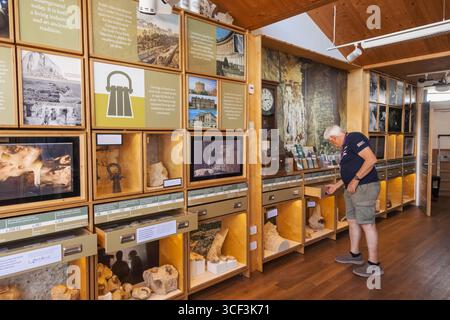 Angleterre, Somerset, Bath, Museum of Bath Stone, vue intérieure des armoires d'affichage Banque D'Images