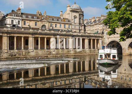 Angleterre, Somerset, Bath, Pulteney Weir et Town Skyline Banque D'Images