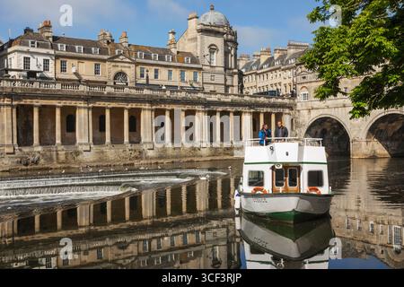 Angleterre, Somerset, Bath, Pulteney Weir et Town Skyline Banque D'Images