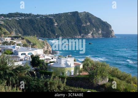 Italie, Golfe de Naples, Îles Phlégréennes, mer Tyrrhénienne, Campanie, île d'Ischia, Forio, Spiaggia di Cava dell'Isola Banque D'Images