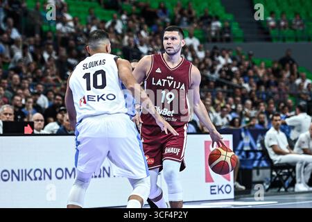 Athènes, Grèce. 20 août 2025. 19 Rihards Lomazs de Lettonie concourt avec 10 Kostas Sloukas de Grèce lors du tournoi Egée ?cropolis 2025, match entre la Grèce et la Lettonie au stade OAKA le 20 août 2025, à Athènes, Grèce. Crédit : Agence photo indépendante/Alamy Live News Banque D'Images