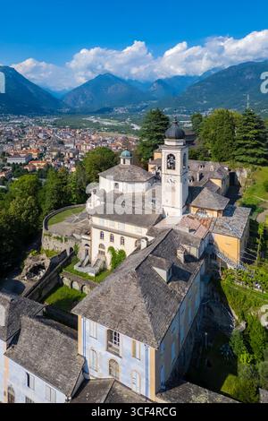 Vue aérienne du Sacro Monte Calvario di Domodossola. Domodossola, Verbano-Cusio-Ossola district, Piémont, Italie, Europe. Banque D'Images