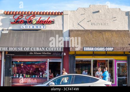 Miami Florida, quartier Little Havana, 8ème rue Calle Ocho, Viernes Culturales, vendredis culturels, événement mensuel, hispanique cubain, la Colada Gourmet Coff Banque D'Images