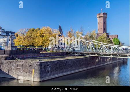 Pont tournant Malakoffturm/Rheinauhafen Banque D'Images